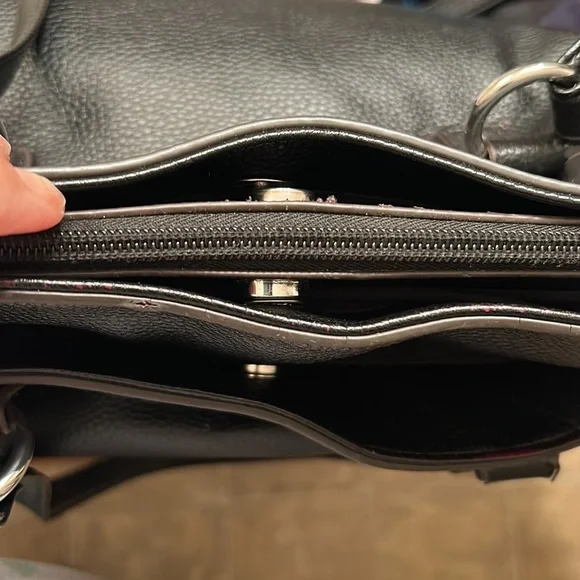 Women’s Liz Claiborne satchel - Picture 15 of 16